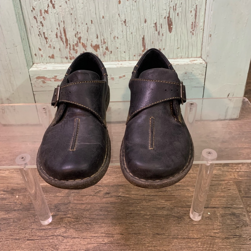 Women’s Born black leather loafer with buckle embellishment sz 6 Preloved